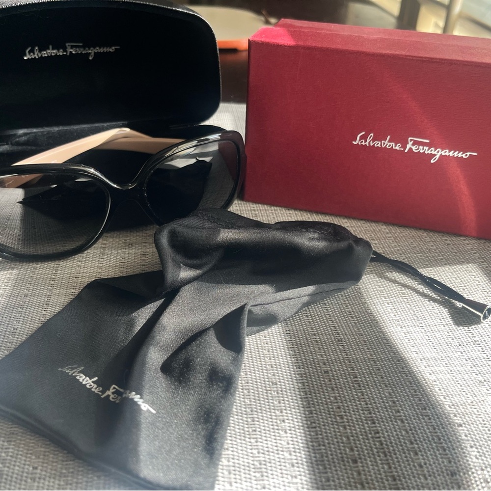 Authentic Salvatore Ferragamo SF715S Designer Sunglasses